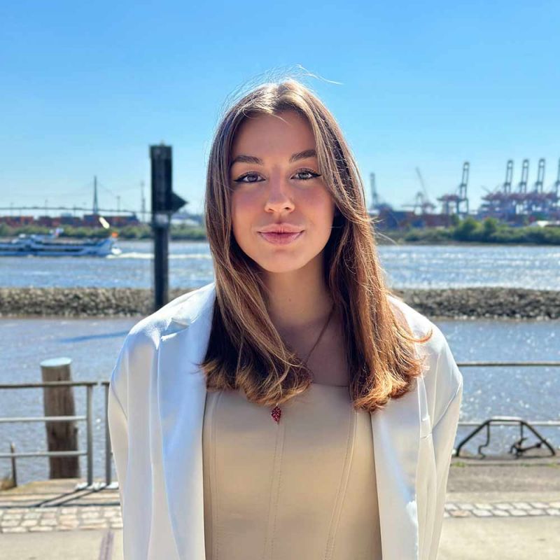 Veronika Cernakova Veronika Cernakova